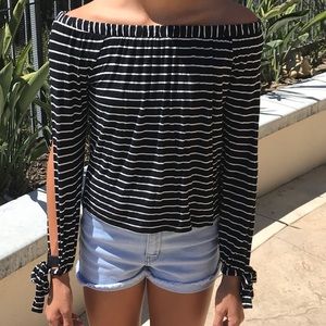 🖤Cute striped off the shoulder top🖤
